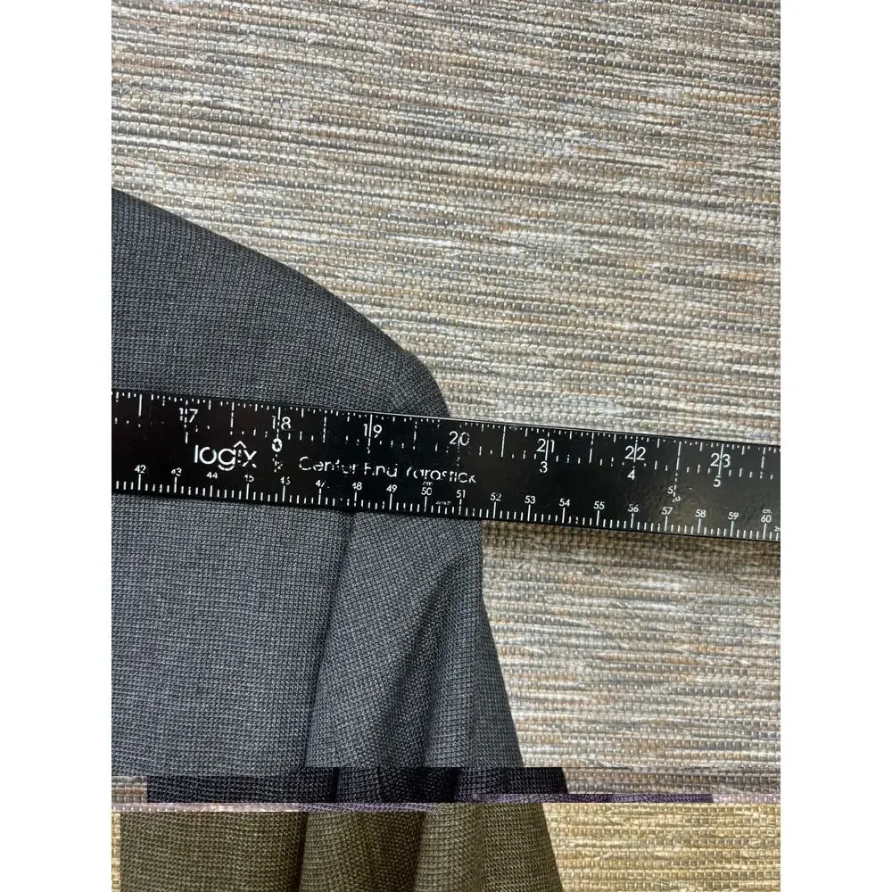 Banana Republic Blazer Men’s Size 44R Gray Ckeck Two Button Sport Coat